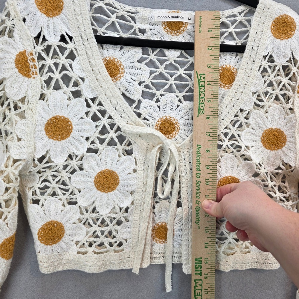 Moon & Madison Crochet Daisy Crop Cardigan Sweater Bohemian Long Sleeve Md - Picture 4 of 11